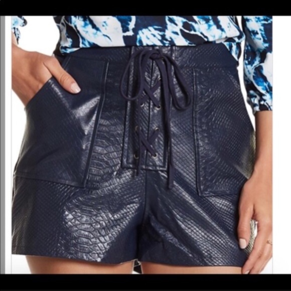 Lovers + Friends Faux Snakeskin Navy Shorts sz M